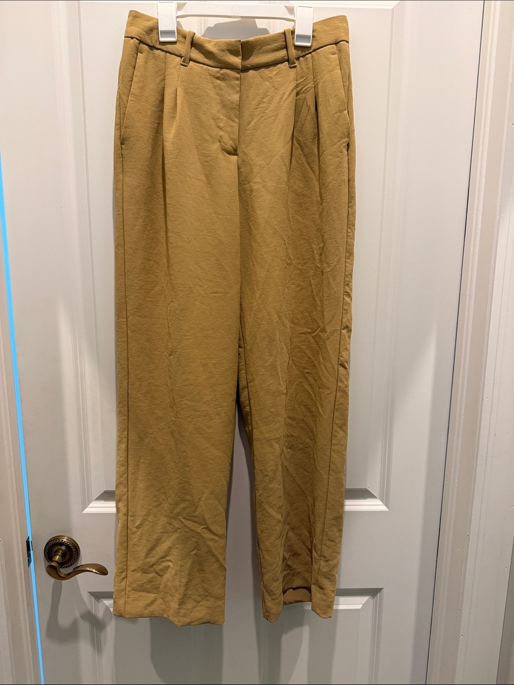 Aritzia Wilfred The Effortless Pants Khaki size 4